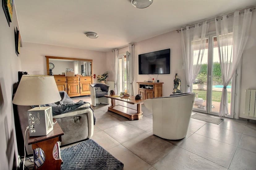 Appartement T4 au rez de chaussée d'une grande maison