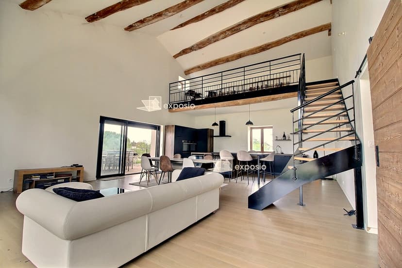 Corps de ferme rénové, terrain 10220 m²