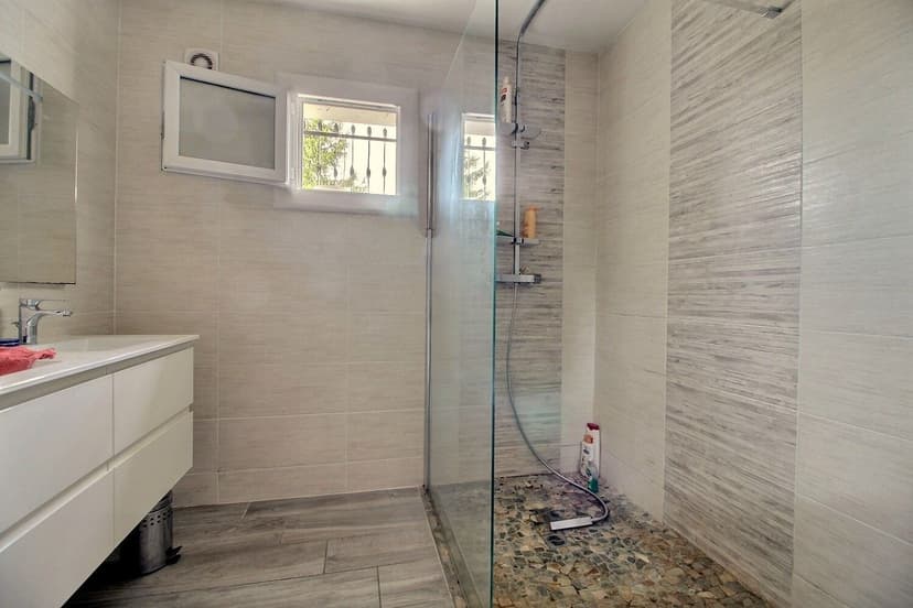 Appartement T4 au rez de chaussée d'une grande maison