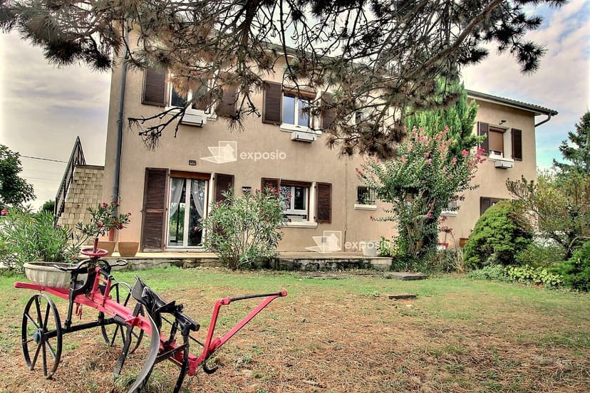 Appartement T4 au rez de chaussée d'une grande maison