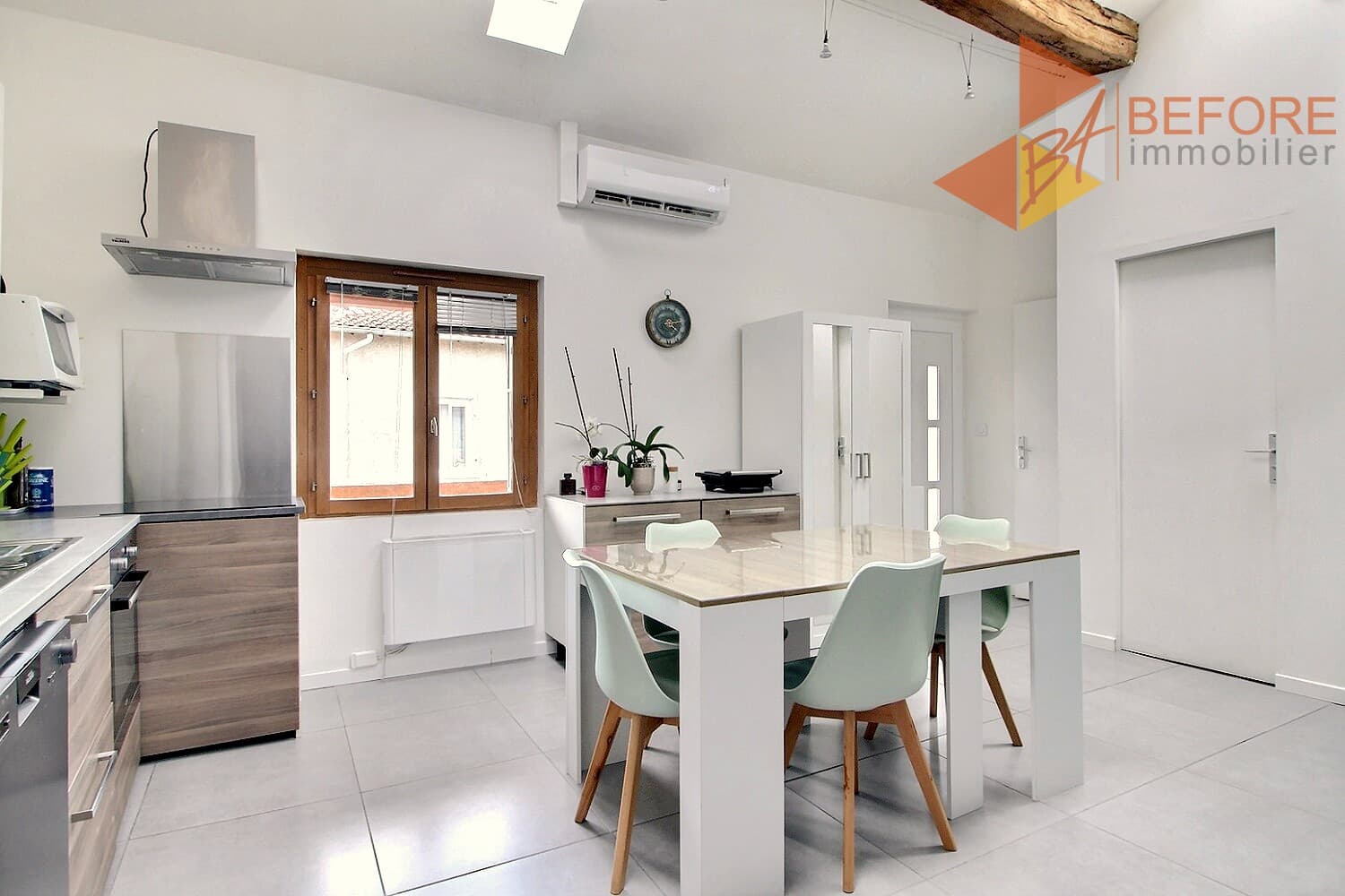 Séjour rénové avec cuisine équipée - Appartement T4 Saint-Pierre-de-Chandieu